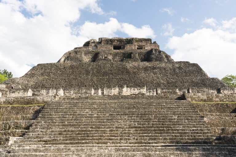 horseback riding xunantunich 4